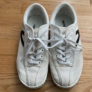 Tretorn white mesh lace up sneakers size 6